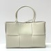 Сумка Bottega Veneta Medium Arco Tote Bag K1167