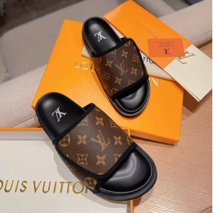 Шлепанцы Louis Vuitton B1639