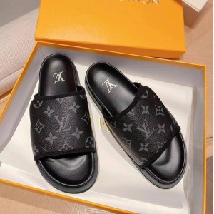 Шлепанцы Louis Vuitton B1640