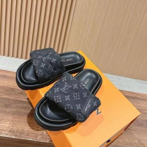 Шлепанцы Louis Vuitton B2579