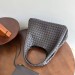 Сумка Bottega Veneta Campana large leather shoulder bag RN2306 Сумка Bottega Veneta Campana large leather shoulder bag RN2306