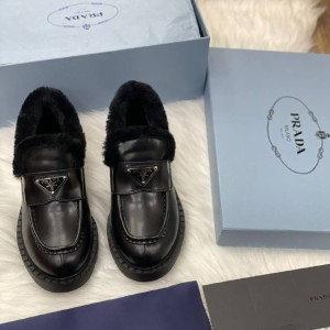 Зимние лоферы Prada F2401