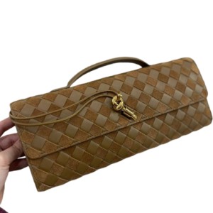 Сумка Bottega Veneta Andiamo Clutch RN1089