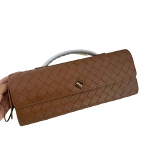 Сумка Bottega Veneta Andiamo Clutch RN1093